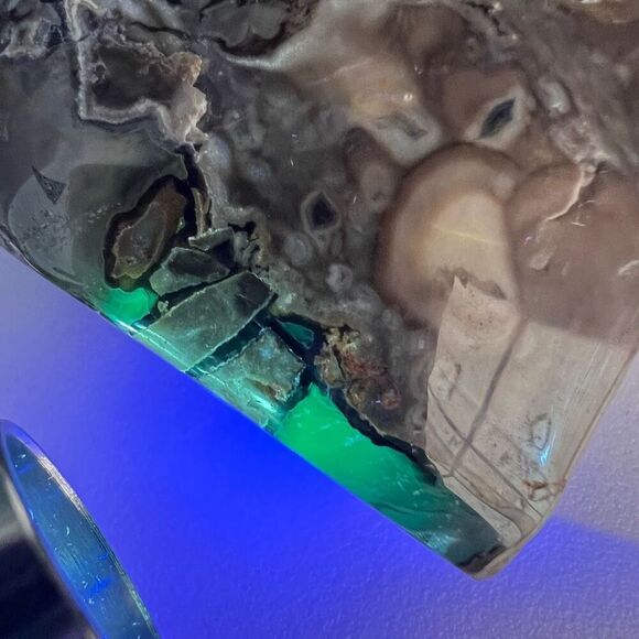 Volcano Agate Heart Carving UV Reactive (9) - Picture 8 of 13